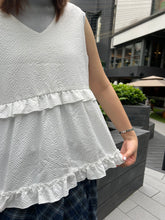 將圖片載入圖庫檢視器 #VHT631 // 日 系 Ruffle V 領 背 心
