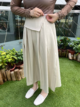 將圖片載入圖庫檢視器 #VHB423 // 小 資 女 必 備 ✨ 反 褶 西 裝 半 裙
