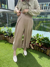 將圖片載入圖庫檢視器 #VHB424 // 雙 帶 明 線 闊 褲
