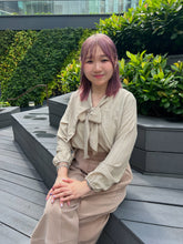 將圖片載入圖庫檢視器 #VHT639 // 大 蝴 蝶 結 領 爽 爽 料 上 衣
