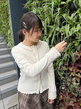 將圖片載入圖庫檢視器 #VHC095 // Ruffle 坑 紋 開 胸 上 衣
