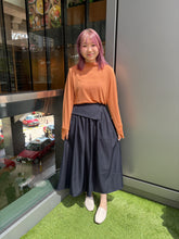 將圖片載入圖庫檢視器 #VHB423 // 小 資 女 必 備 ✨ 反 褶 西 裝 半 裙
